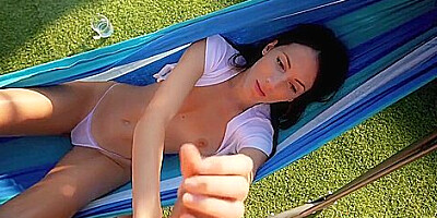 Creampie On The Hammock Under The Sun
