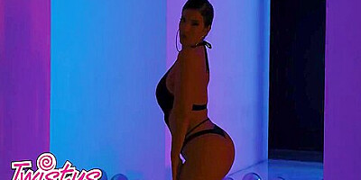 Stunning Babe Lasirena69 Plays With Herself In The Dj Booth After Playing Music As A Dj
