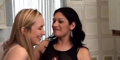 L0063 Free Dildo & Lesbian Porn from 888camgirls