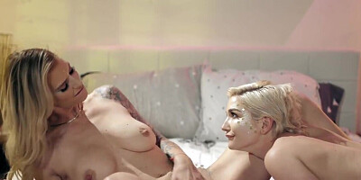 Short-haired blonde seduced by her svelte stepmother