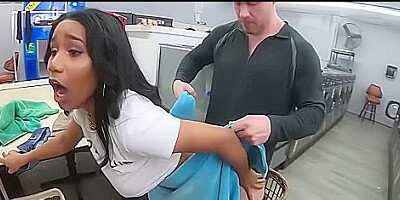 Jenna Foxx And Sam Shock In Big Booty Ebony Flashes And Fucks In Public