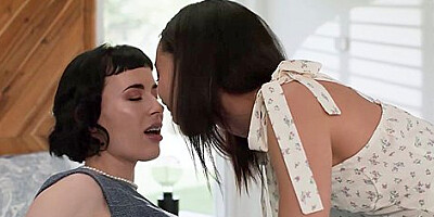 Realtor And Recently Divorced Black Teen 18+ Home Owner Lesbian Sex With Olive Glass And Alexis Tae