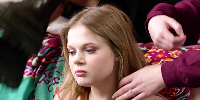 2 stepmoms rim stepdaughter at college