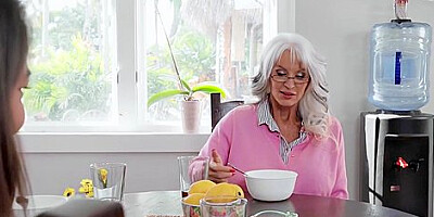 Malina Melendez And Sally D'angelo In Gilf And Filthy Lesbi