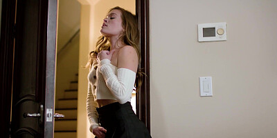 Lesbo 3some with MILFS Reagan Foxx and Kendra James