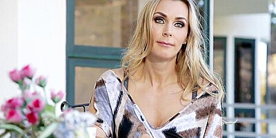 Tanya Tate And Ela Darling In Author Seduced By Publishers Lesbian Daughter