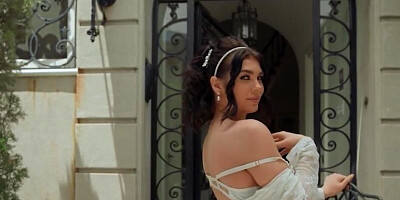 Aria Taylor takes a break and undresses before orgasming