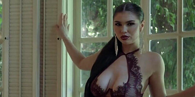 Aria Taylor takes a break and undresses before orgasming
