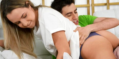 Man's cock gets connected to stepsister's muff after squirt