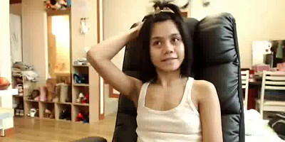 Petite asian teen Veronica fingering herself