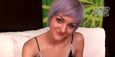 Infatuating, Emo teenage is stretching her gams and vulva to get finger-tickled, until she pops