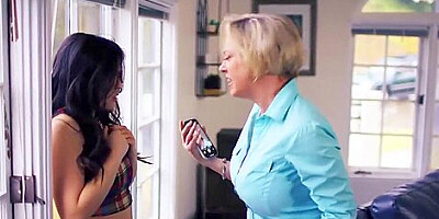 Dee Williams, Big T And Lulu Chu - I Am Getting Spanked For Being A Lesbian