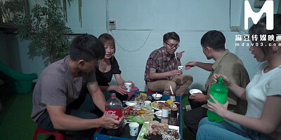 ModelMedia Asia - Enjoying the barbecuing on Mid-Autumn Festival, and having group sex