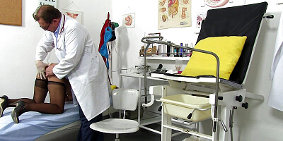 Chubby gipsy MILF caught naked by her kinky gynecologist