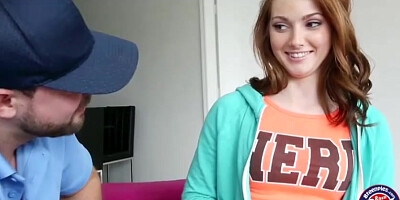 Natalie Lust paid a pizza with her muff