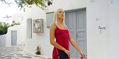 Gorgeous blonde honey went to Mykonos to do some softcore posing and completed up plowing her cameraman