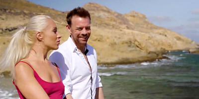 Gorgeous blonde honey went to Mykonos to do some softcore posing and completed up plowing her cameraman