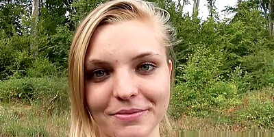 Sindy une fille de 19 ans se fait une sextape pour Step son anniversaire