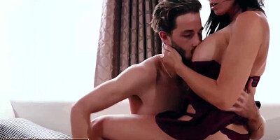 COUGAR (Reagan Foxx) With Impressive Xxl Udders Pummels (Lucas Frost) - MileHigh