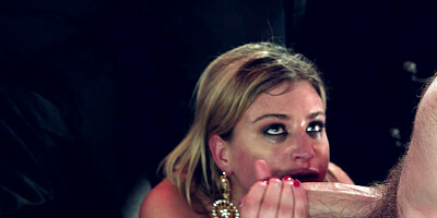 Chick with rocking body Serena Avary gets her face down and ass up for hardcore penetration
