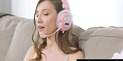 Stepmommys Girl - Stacked Milf Taylor Gunner Wants Gamer Stepdaughter Maya Woulfe To Have New Hobbies