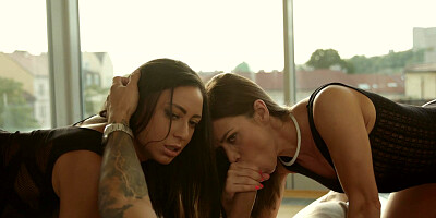 Hot bitches Alyssa and Cassie eagerly share the stud's dick