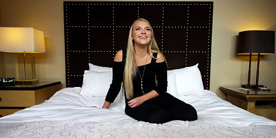 Young man has a chance to penetrate a cool female