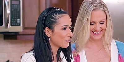 Tia Cyrus And Julia Ann In And Are Mature Lesbian Lovers