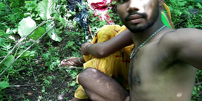 Indian village couple coming fast time nearest area and sex with outdoor romantic hot fun.
