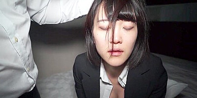 【個人撮影】就活女子がリクスー着たまま羞恥面接。強制くぱぁのむき出しクリトリスをローター責めされ屈辱アクメ。フェラ嫌がってもイラマチオ