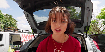 Small-tit teen Shrooms Q gets boned outdoors