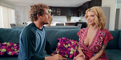 Wondrous Mom Takes the Chance to Do Her Stepdaughter's Dude