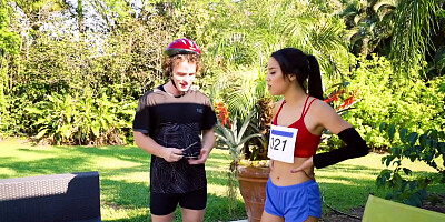 Sporty babe Maya Bijou gets screwed outdoors