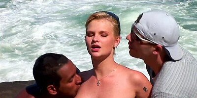 Blonde Tarra White interracial threesome