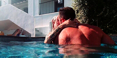Blonde-haired babe with fine tits pleasures Emilio by the pool