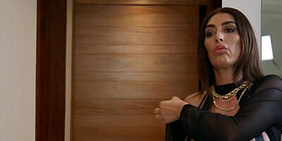 BLACKED Hot MILF Ava seduces stranger at hotel