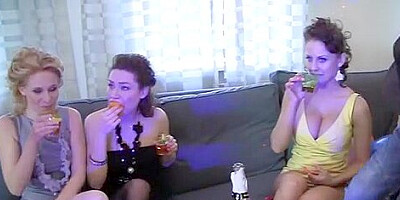 Hot sweethearts in lesbo fucking