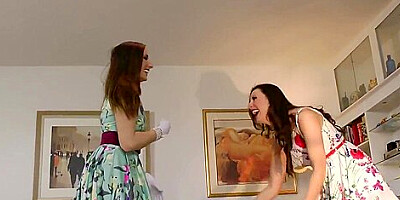 Heeled mature finger lez