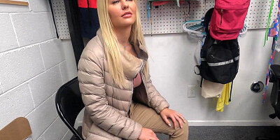 Slimthick uses her pussy to seduce Rusty