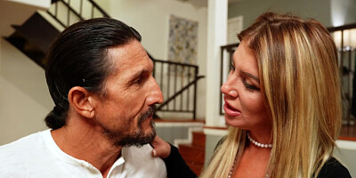 MILF housewife Lolly Dames has fun with an experienced stallion