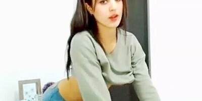 college girl in tight jeans without pocket