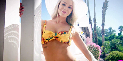 Perfect ass blonde teen posing outdoor