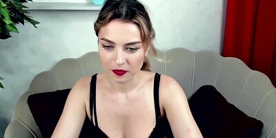 Beautiful Babe Loves To Play Her Pussy