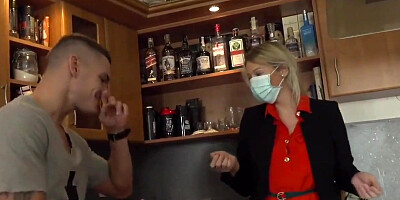 blowjob horny guy seductes blonde executor