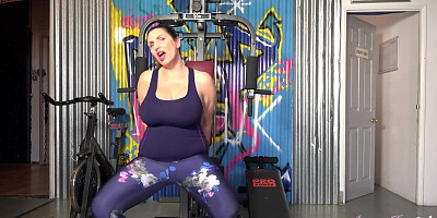 Gigantic boobed nymph, Josephine is wanking in the gym, instead of doing her exercise routine