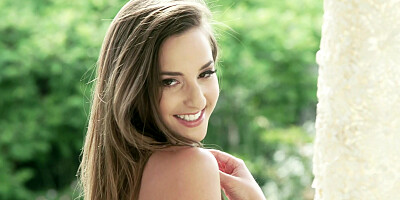 Amirah Adara moans like a wild animal during hardcore pounding