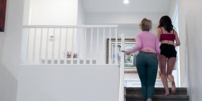 Visit to new neighbor's house ends for MILF with lesbian sex