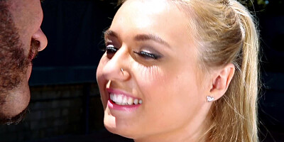 Tennis player wants to get closer with her coach