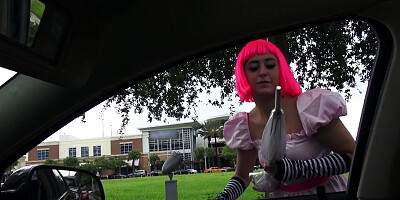 Pink-haired girl with braces finds comfort and good cock in car