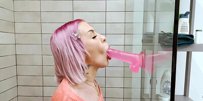 Stepdaughter shows her sexy body to stepdad